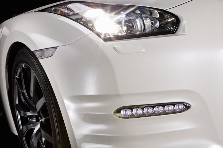 2011 Nissan GT-R Headlight Picture